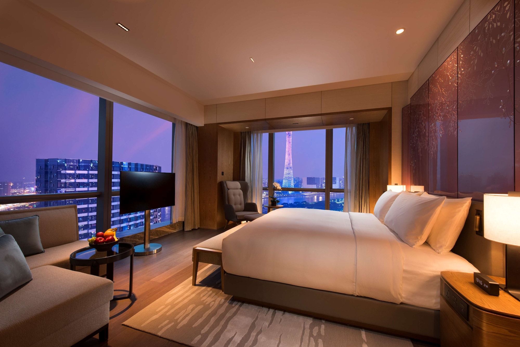 Executive, Suite, King Bed, River View, Canton Tower