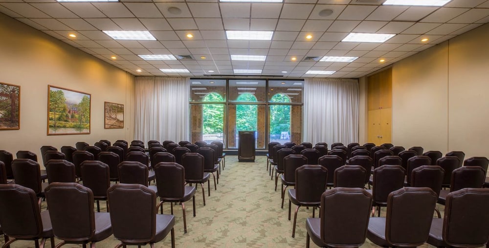 Woodlands Hotel & Suites - A Colonial Williamsburg Hotel 50/64