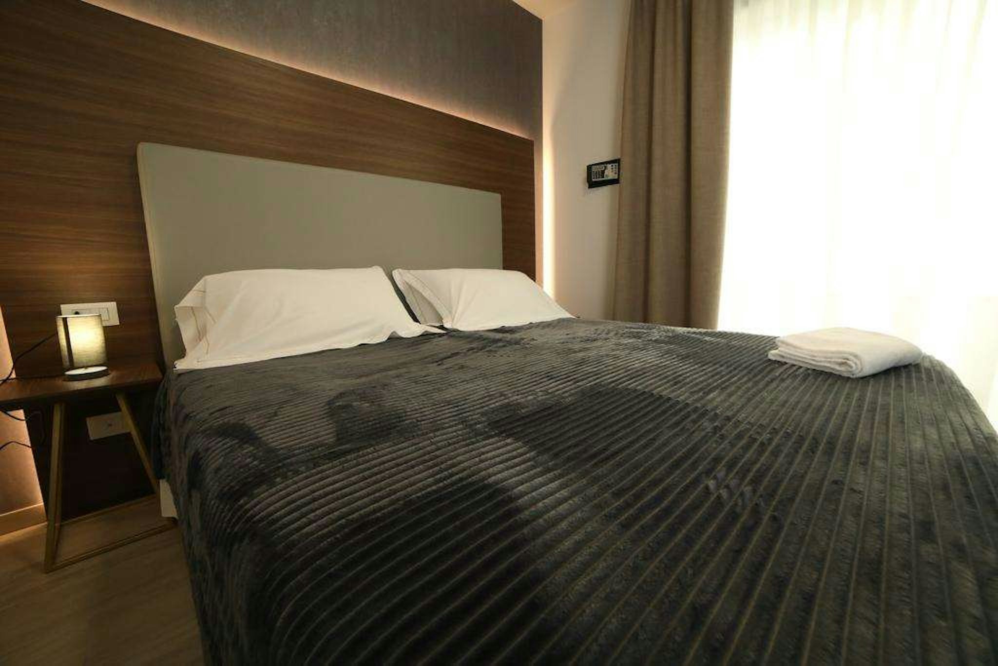 8 Room Hotel 28/80