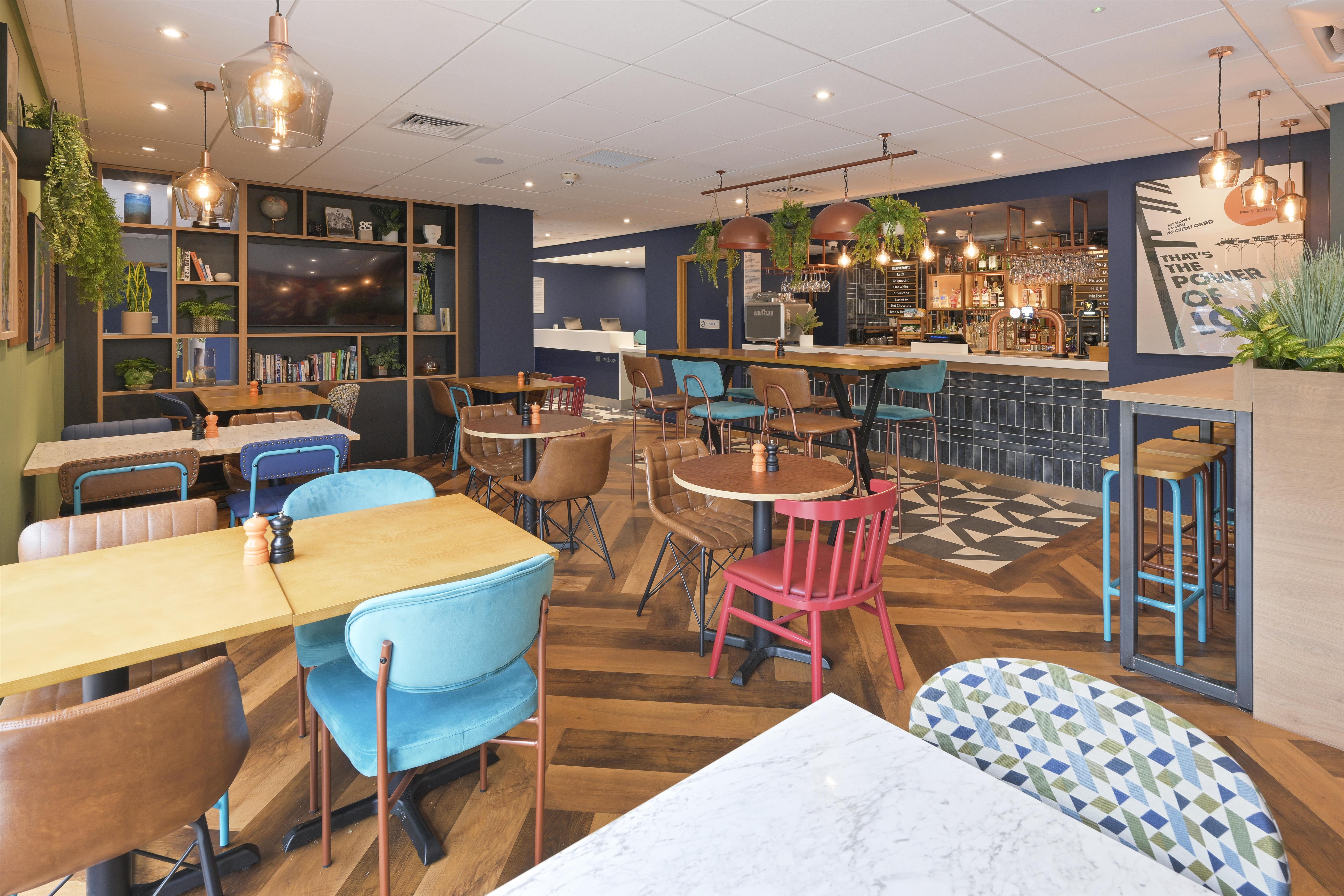 Travelodge Stansted Great Dunmow 23/35