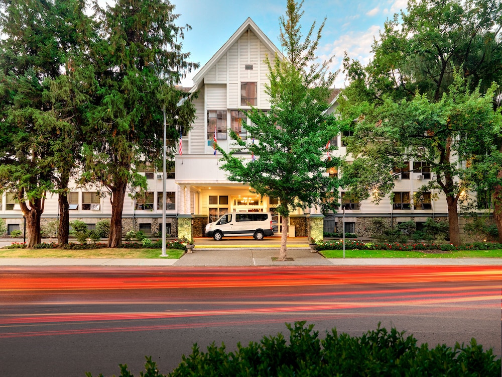 HUNTINGDON MANOR(FORMERLY Huntingdon Hotel & Suites) 45/50