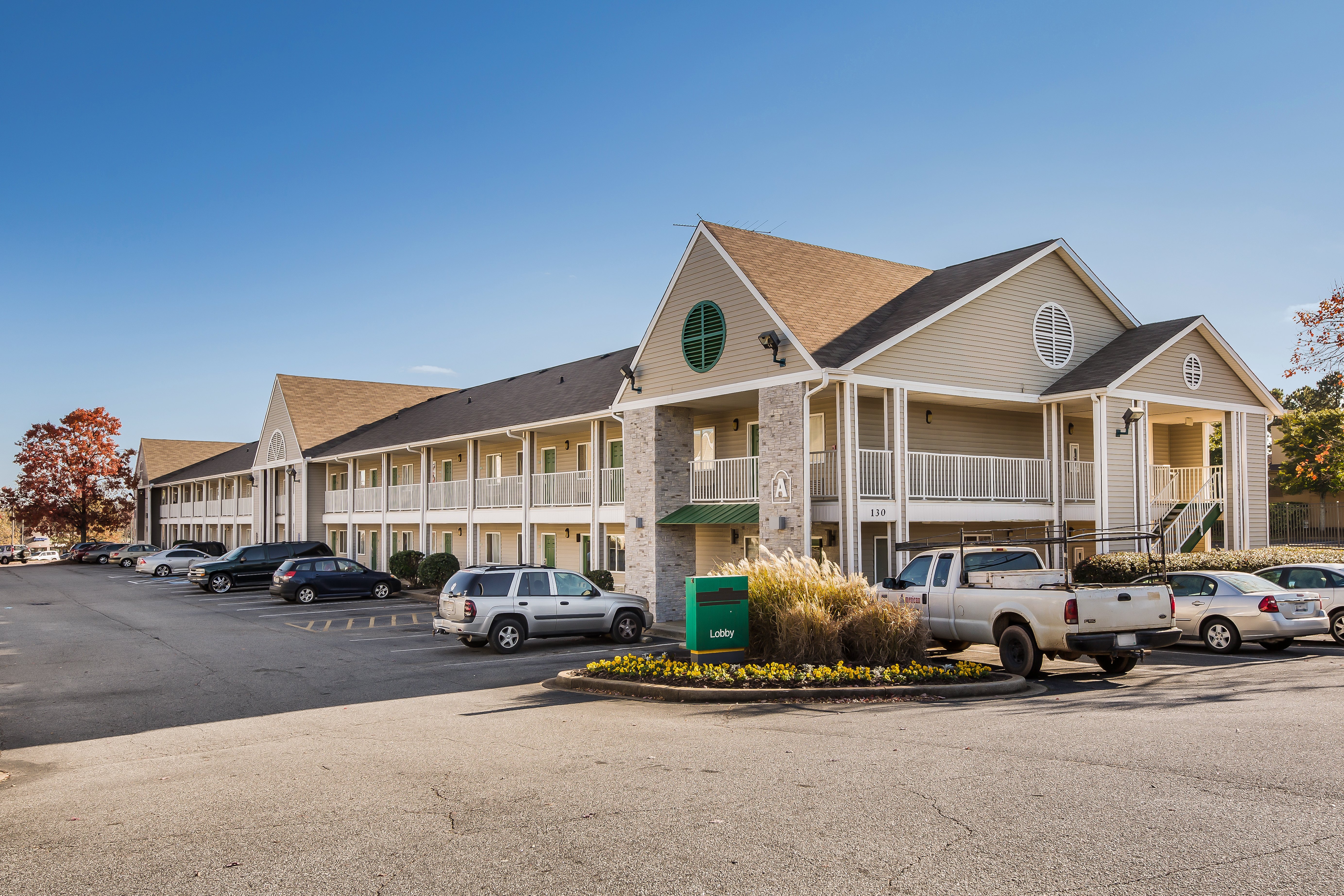 HomeTowne Studios by Red Roof Spartanburg - Asheville Highway 36/37