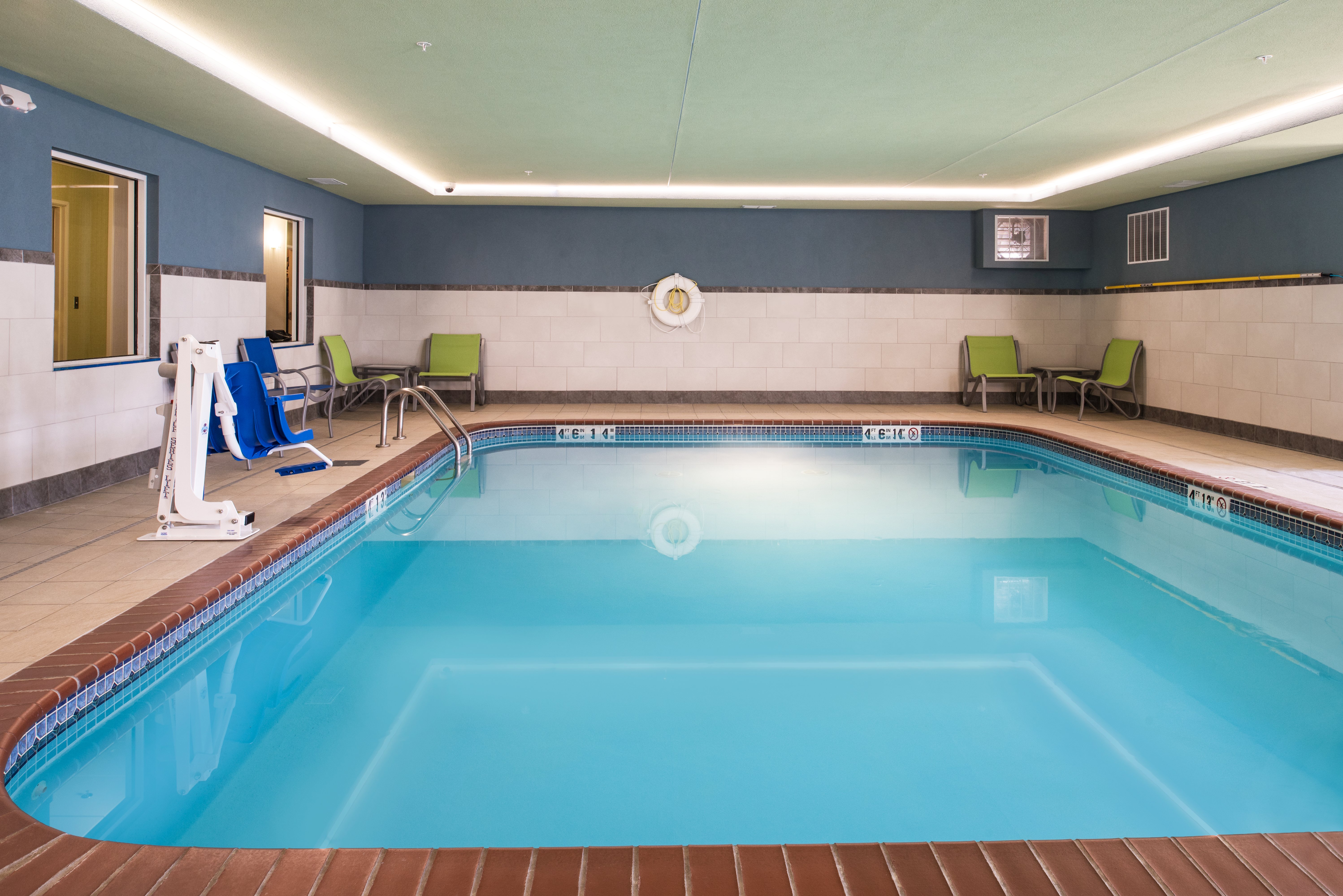 Holiday Inn Express Hotel Suites Burlington 17/39