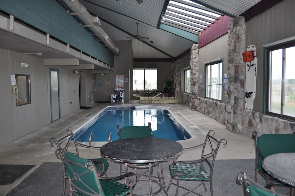 Super 8 by Wyndham Petoskey 13/21