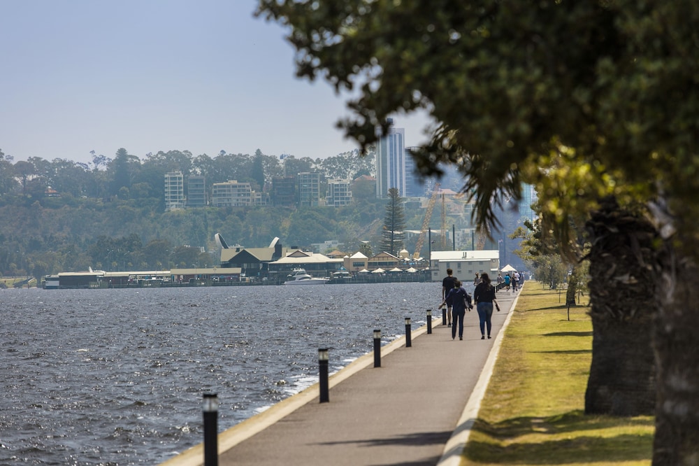 Quest East Perth 18/52
