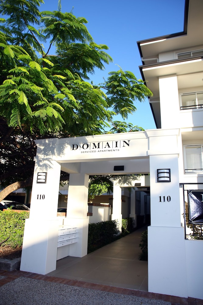 DOMAIN SERVICED APARTMENTS 4/52