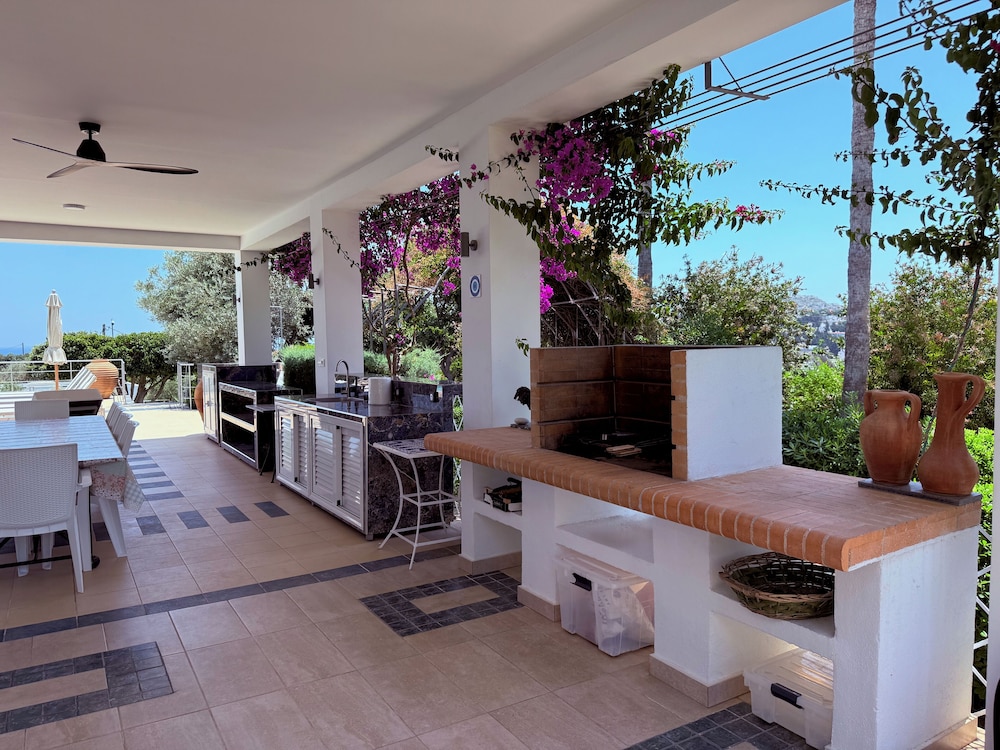 GRANDE DAME VILLA - RHODES 6/50