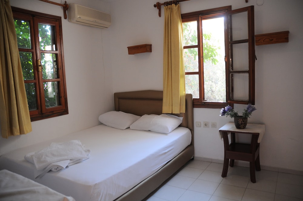 ROOM, TWIN BEDS, GARDEN VIEW, PRIVATE BATHROOM