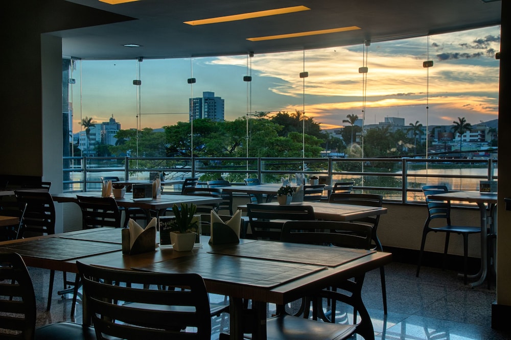 Hotel Atlas Sete Lagoas 24/42