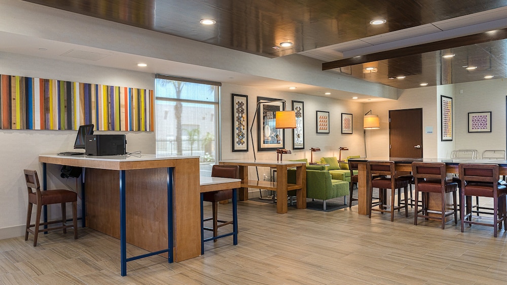 Holiday Inn Express Fullerton Anaheim 39/46