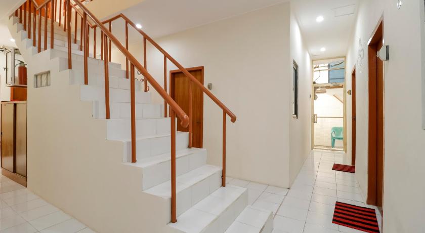 Reddoorz Plus Near Ciputra World Kuningan 2 29/50