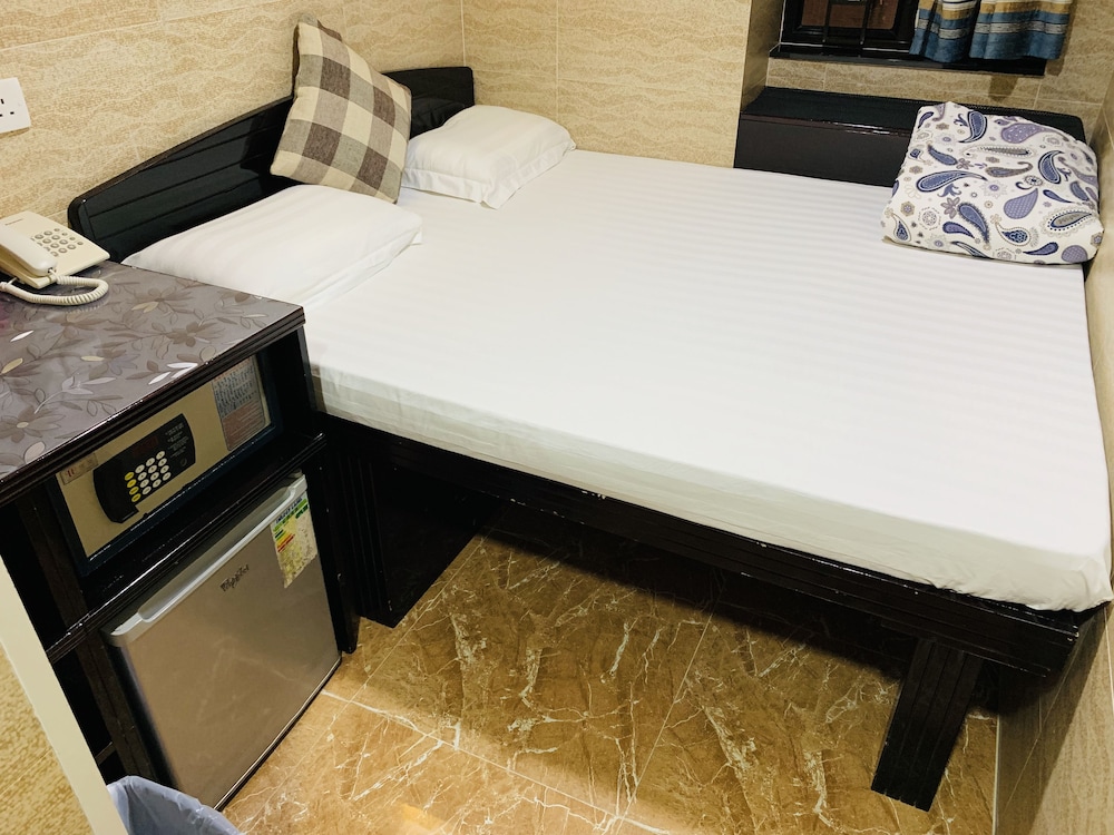 Sleep In Hotel 16/50