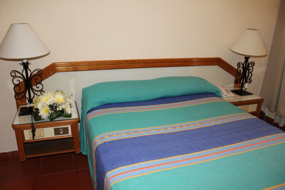 Hotel La Parroquia 24/82
