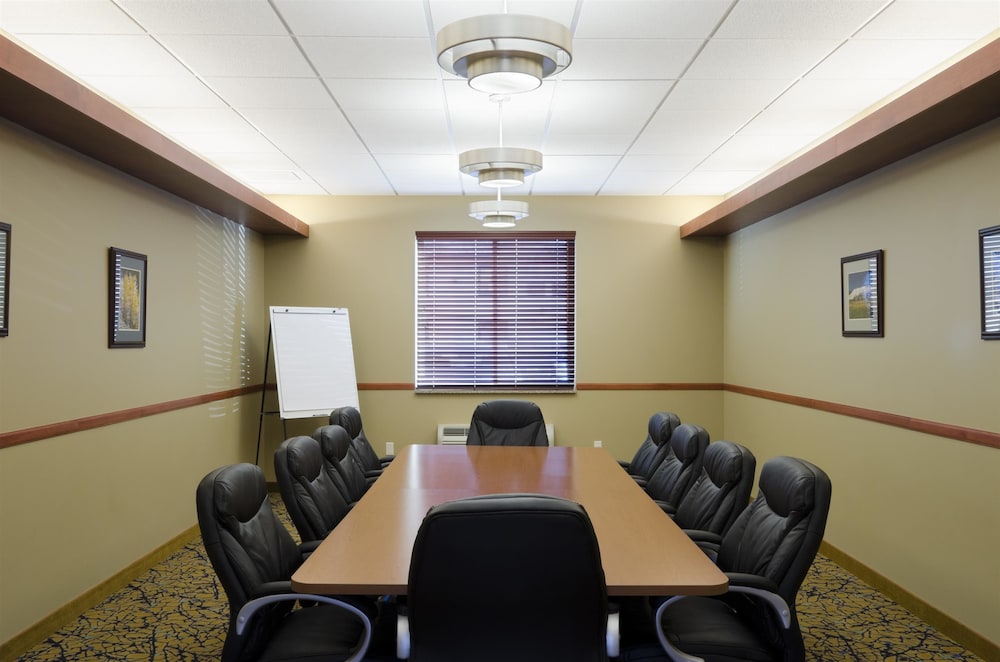 Best Western Golden Prairie Inn & Suites 35/38