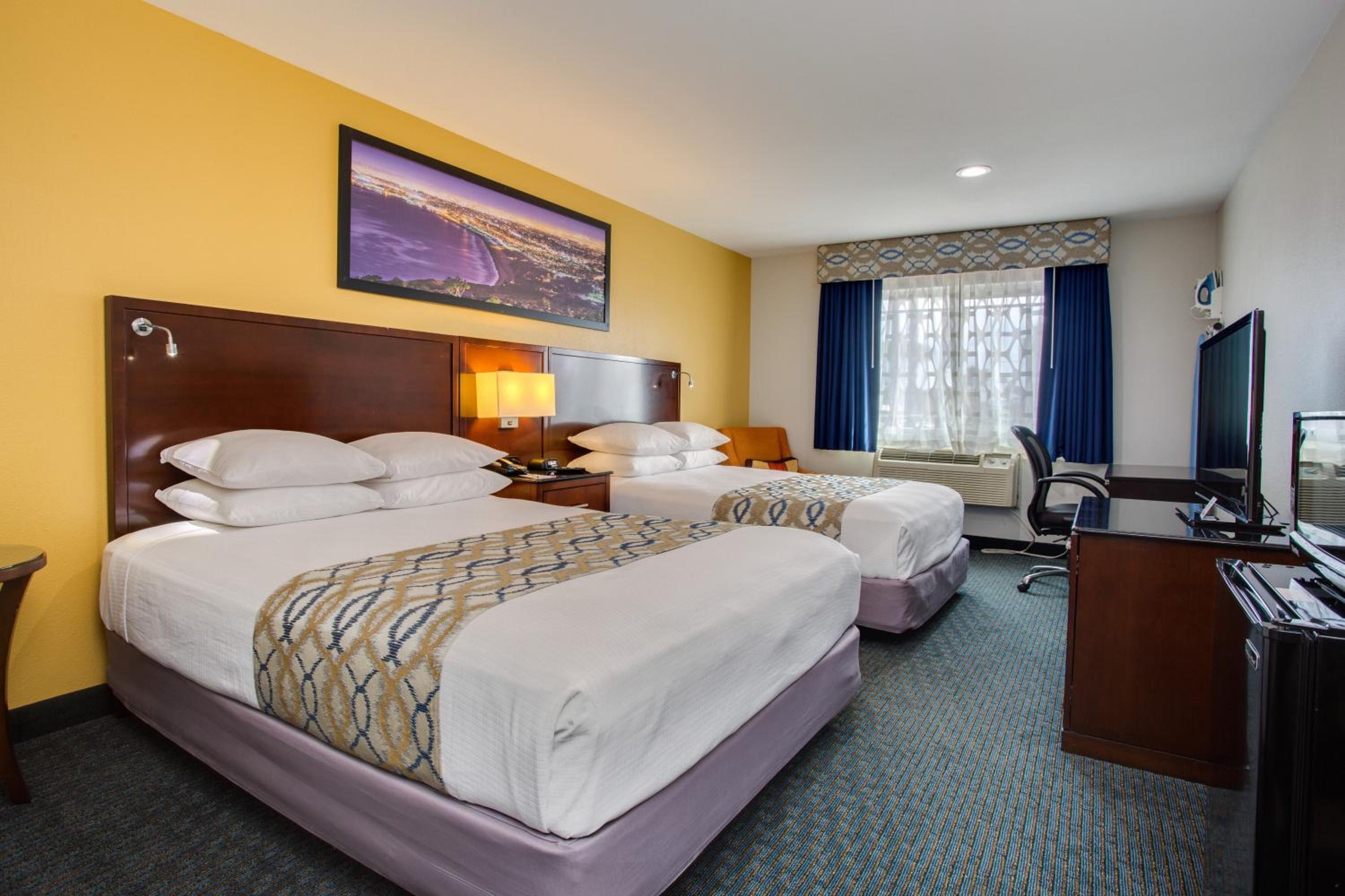 Room, Quadruple, 2 Queen Beds, Quality Inn San Diego South - Chula Vista 3/3