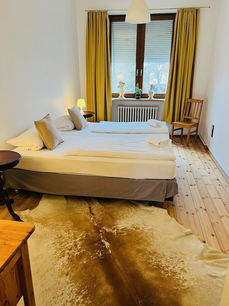 BASIC, DOUBLE BED, SHARED BATHROOM