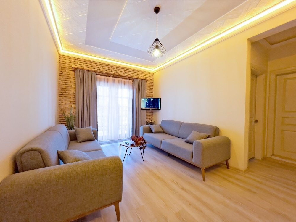 Mese Suites 7/24