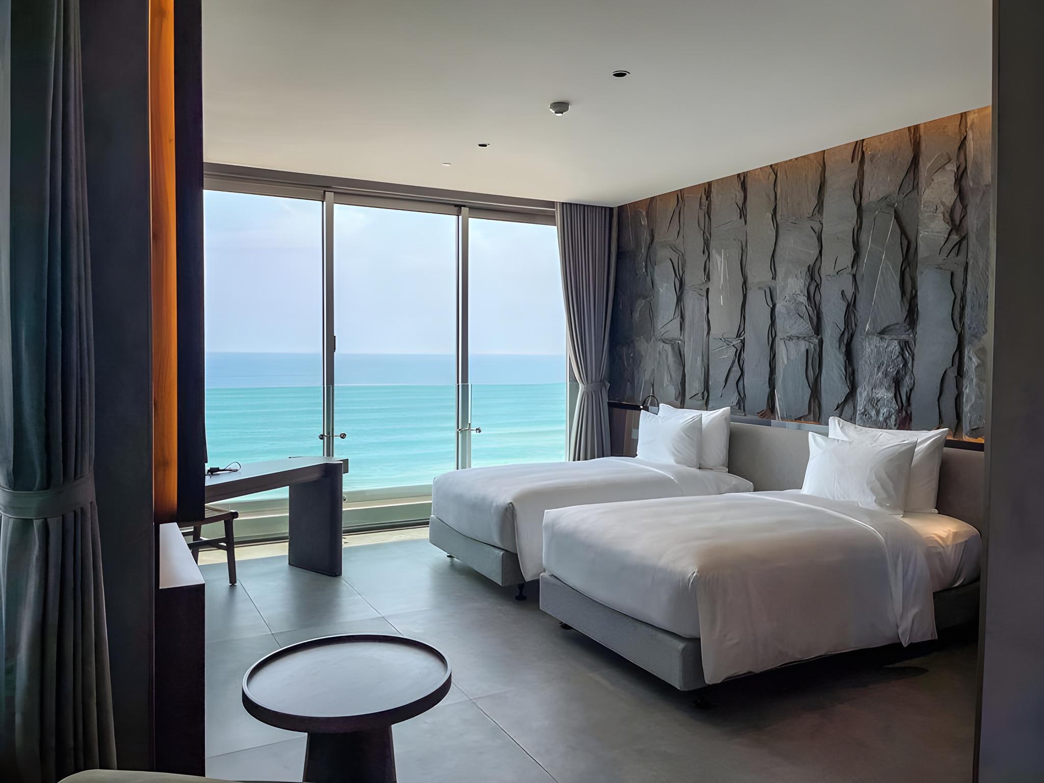 Deluxe, Twin Beds, Ocean Front