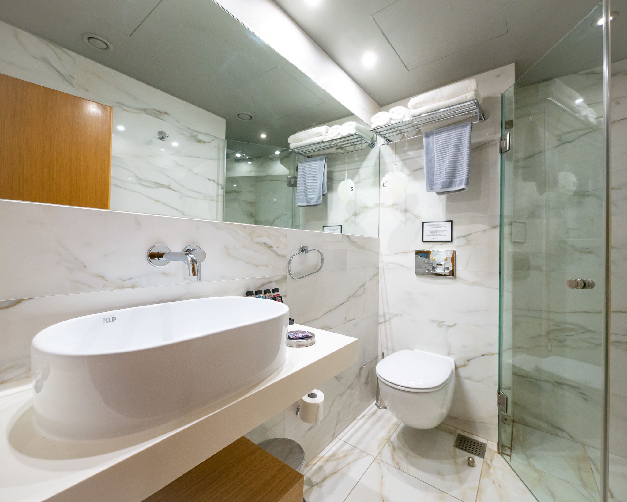 غرفة بسرير مزدوج أو سريرين منفصلين بإطلالة على البحر، Golden Star City Resort 4/6