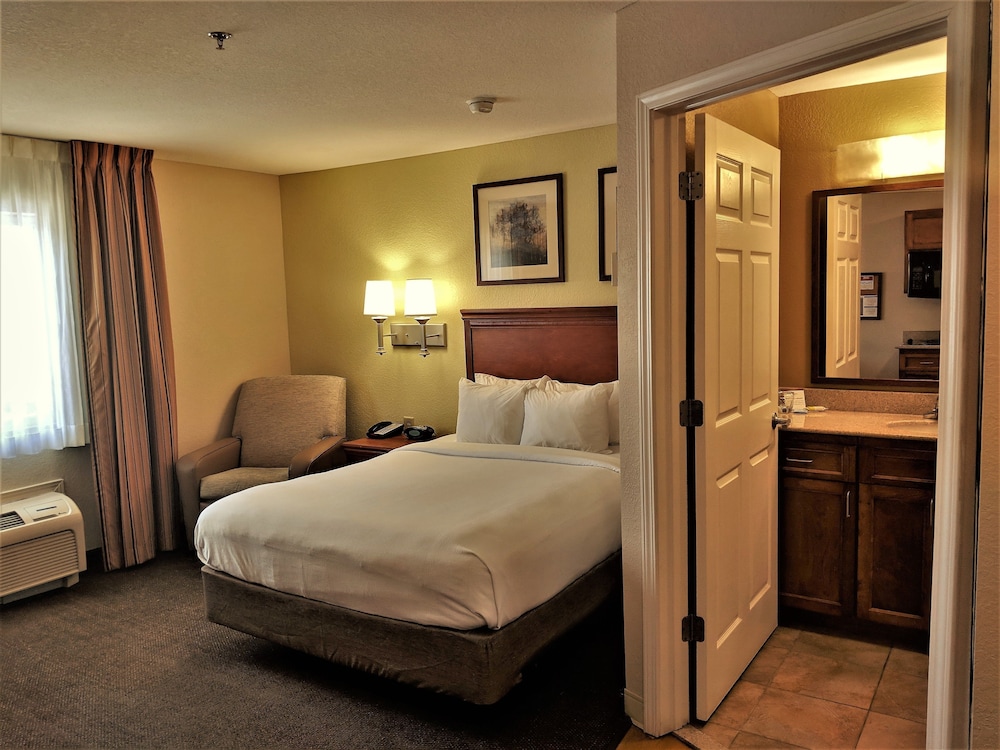 Candlewood Suites Macon 14/70