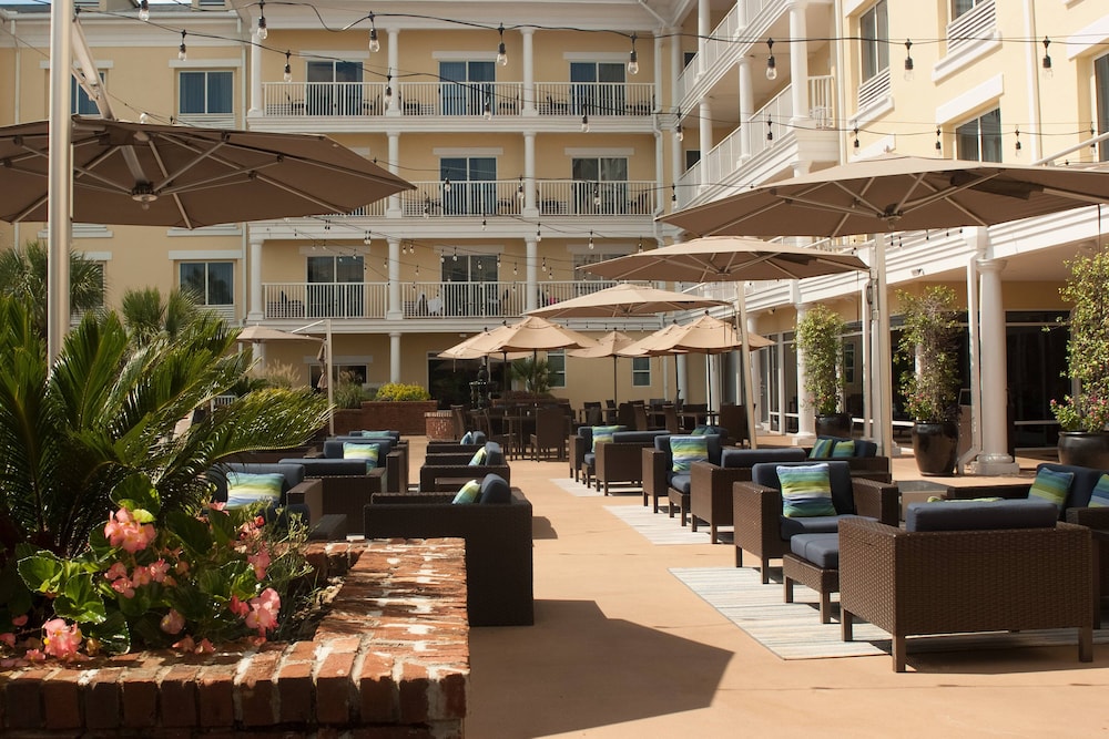 Courtyard Charleston Waterfront 39/49