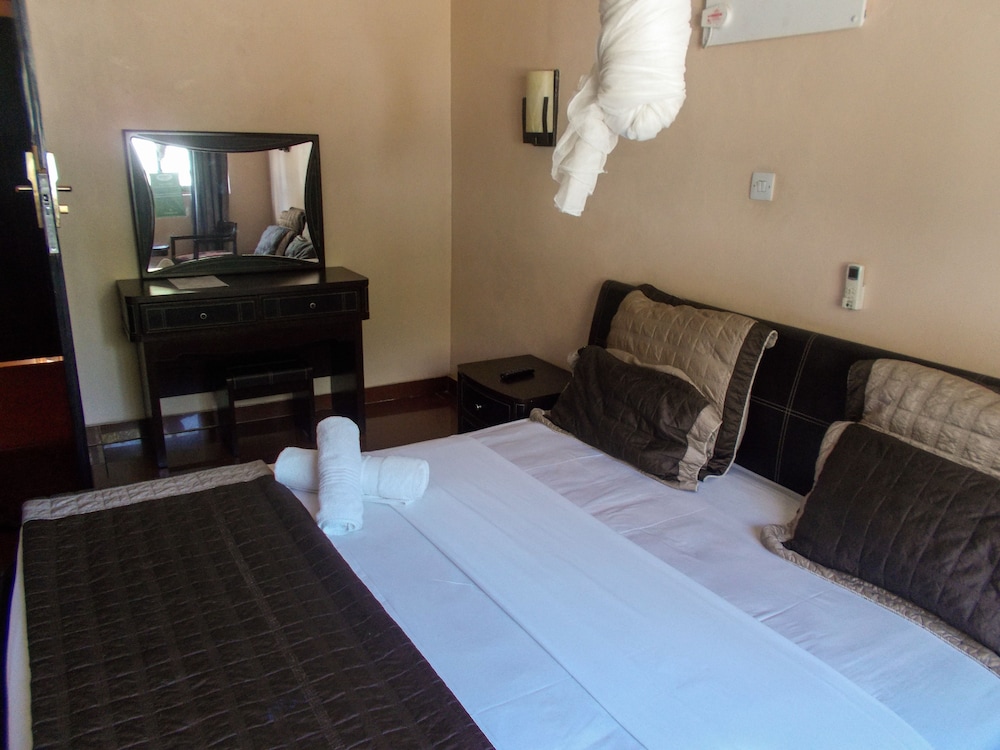 EXECUTIVE, DOUBLE BED, GARDEN VIEW