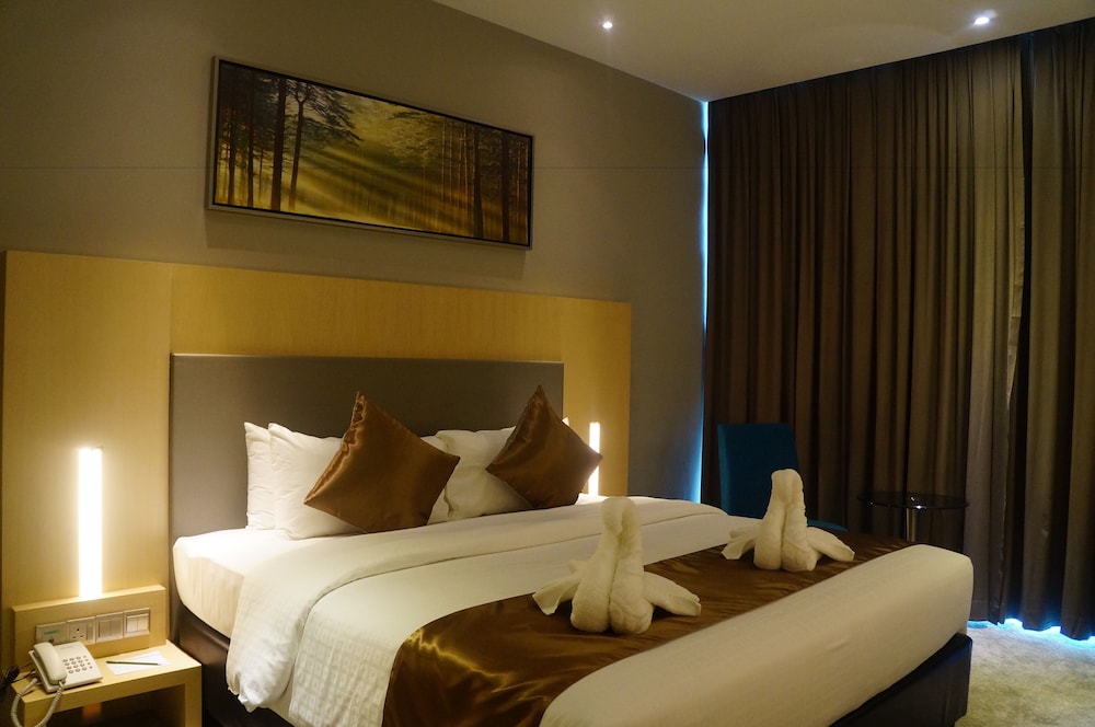 Greens Hotel And Suites 16/65