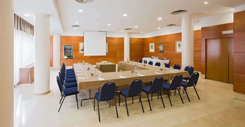 Travelodge Madrid Coslada Aeropuerto 46/60