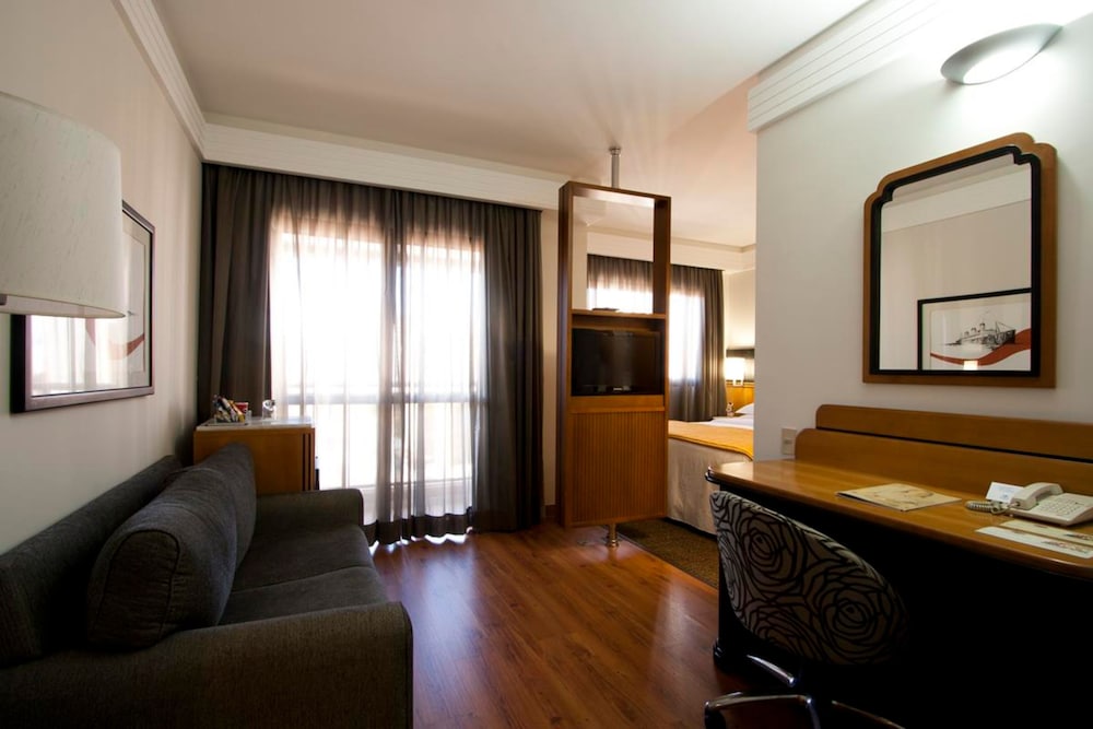 Estanplaza International 25/49