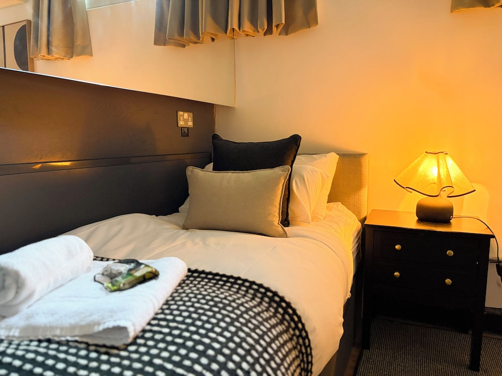Room, Twin Beds