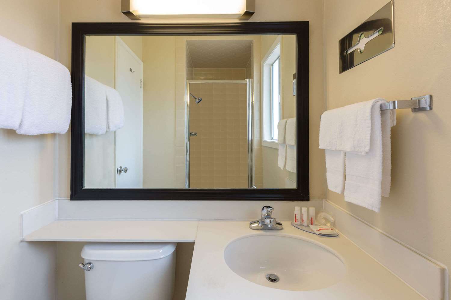 Travelodge By Wyndham Santa Rosa Wine Country 15/17