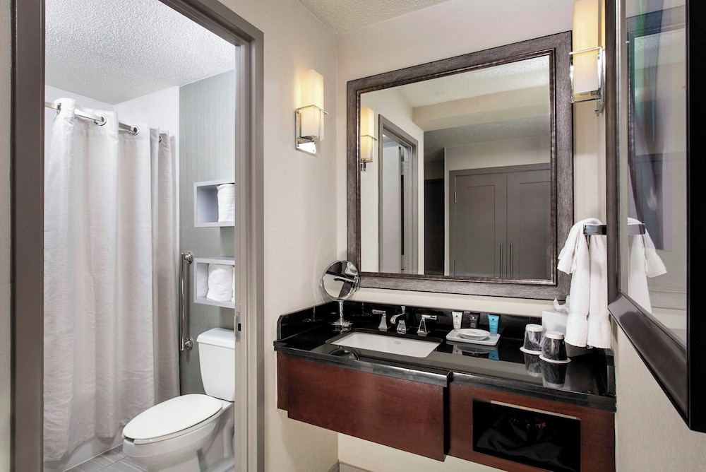 Peachtree Hotel Midtown Atlanta 56/58