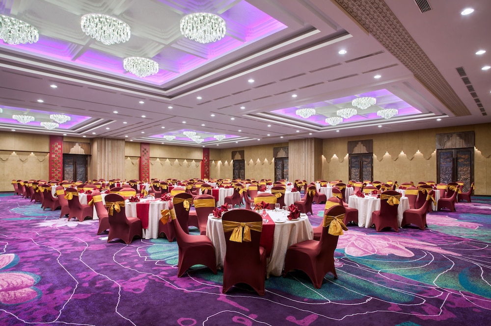 Grand Mercure Yogyakarta Adi Sucipto 65/70