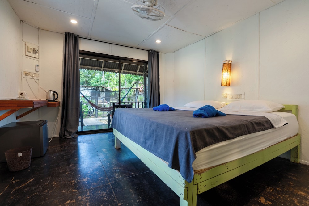 BUNGALOW, DOUBLE BED, WITH FAN