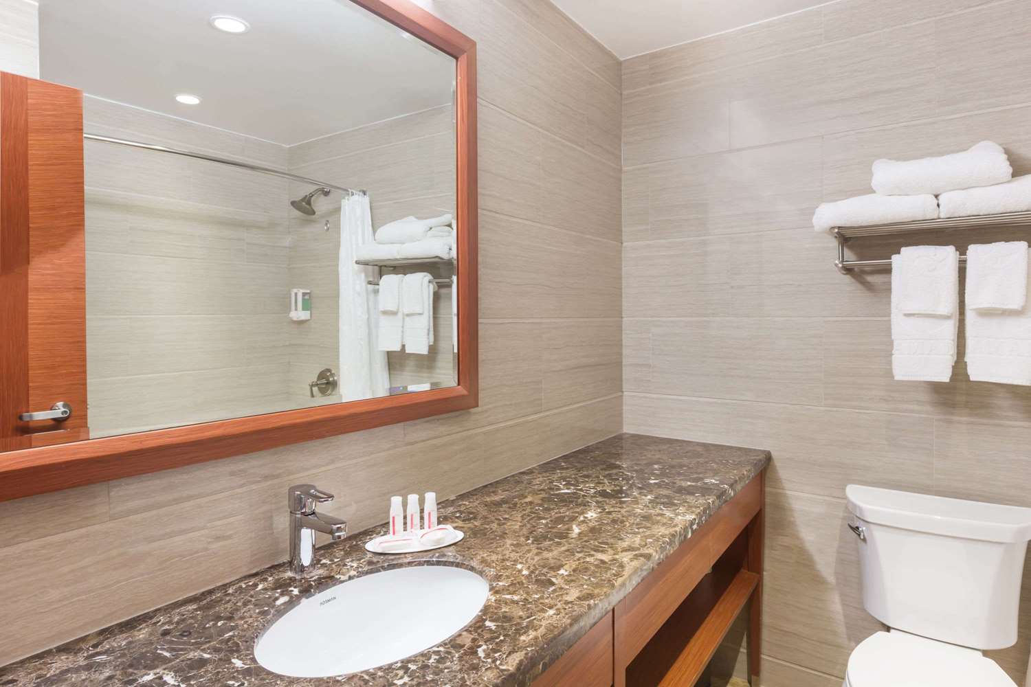 Ramada by Wyndham Flushing Queens 25/35