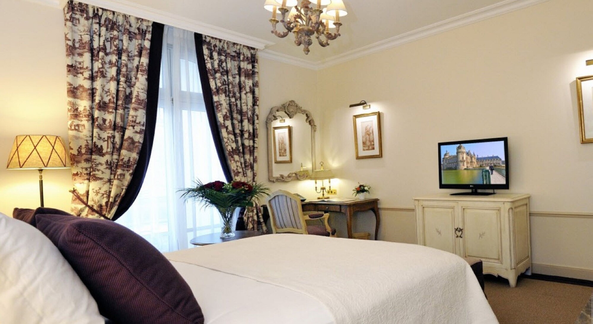 Deluxe, Double Bed