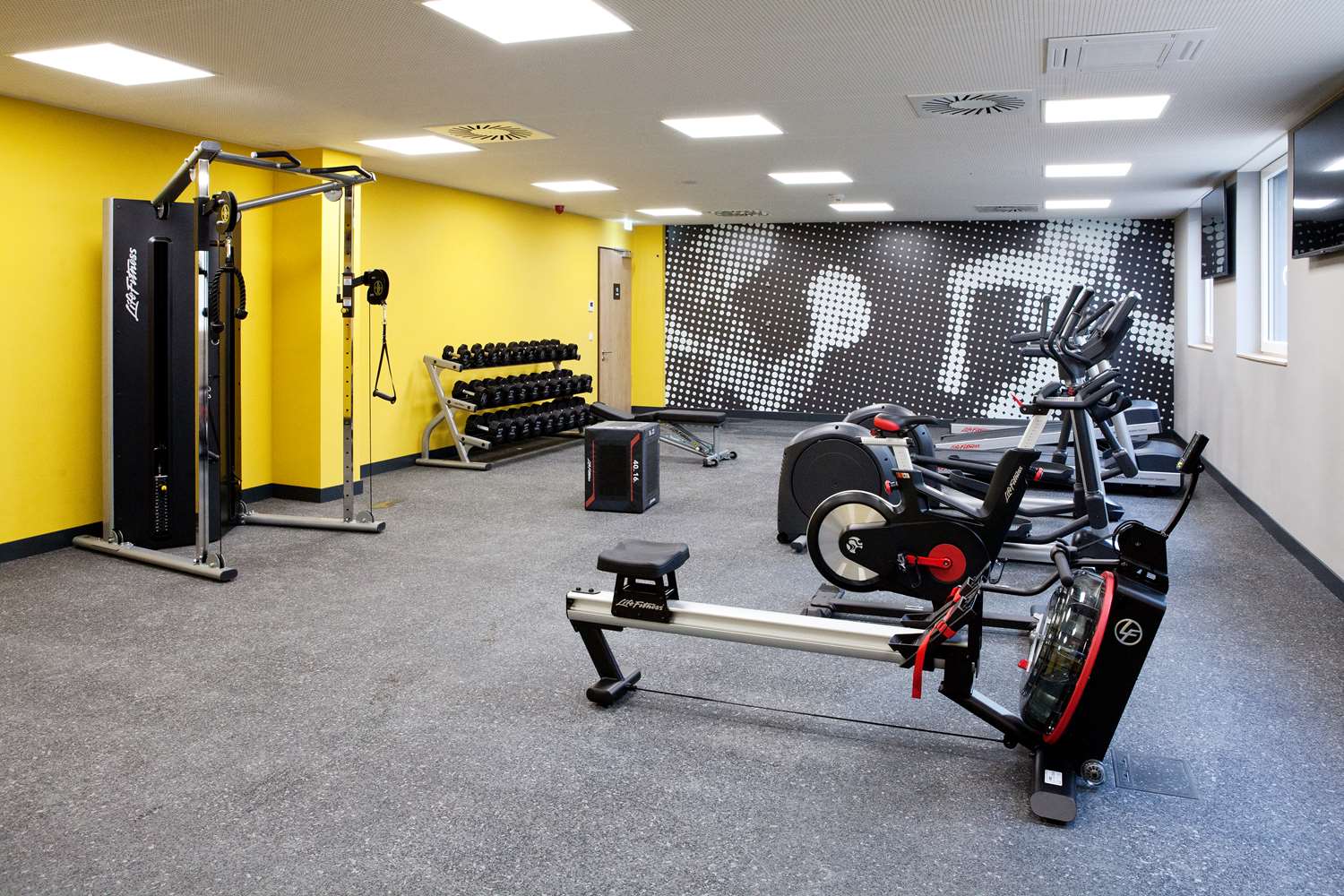 Hampton by Hilton Munich Airport South 6/12