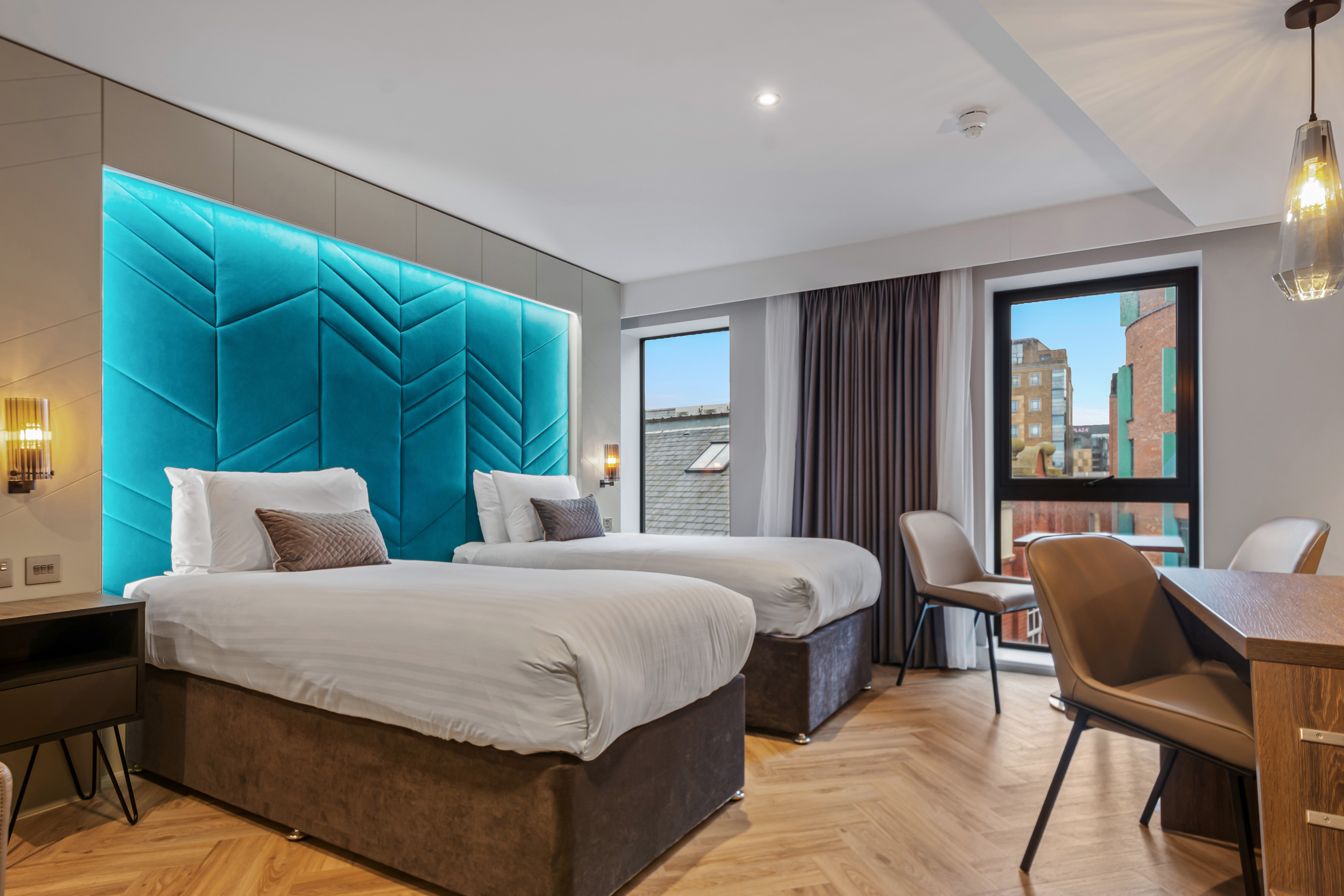Roomzzz Newcastle 24/68