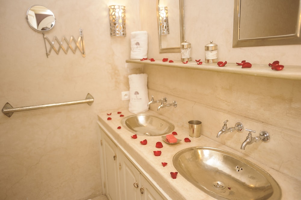 Riad Le Rihani 42/45