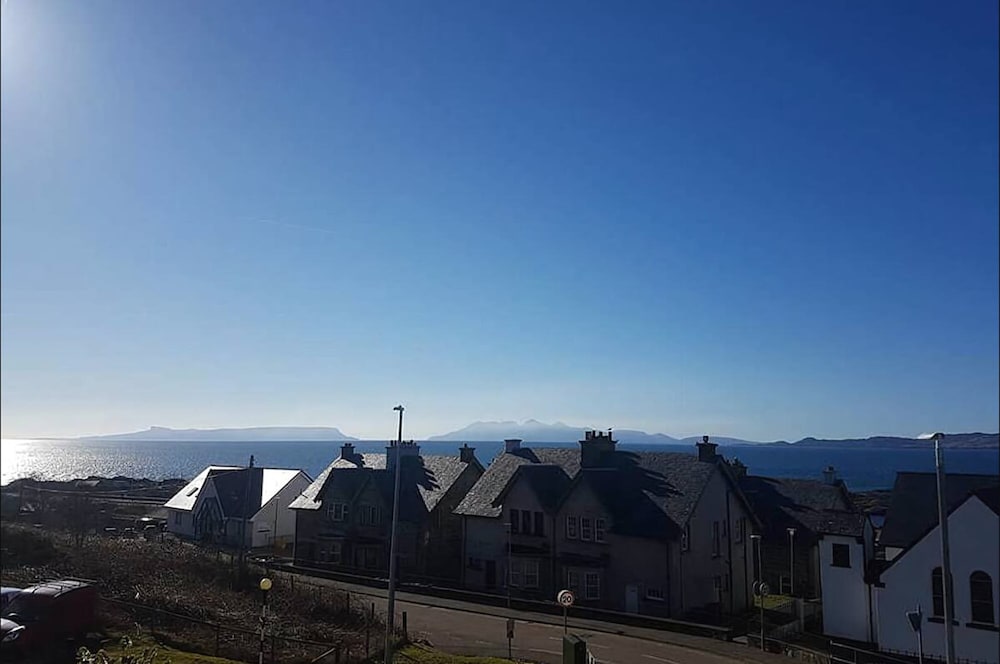 West Highland Hotel 69/71