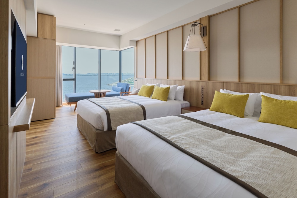 Deluxe, 2 Double Beds, Ocean Front, Sofa, High Floor, Park Side, Corner