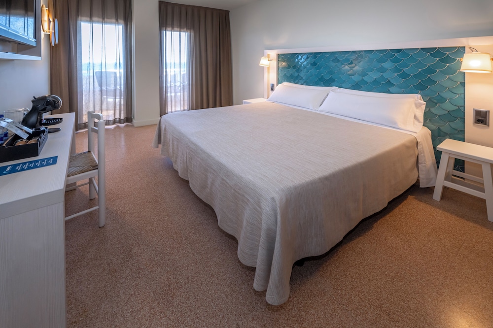 غرفة بريميوم، Caprici Beach Hotel & Spa 2/4