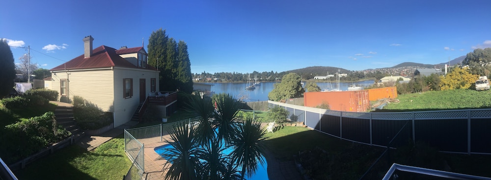Waterfront Lodge Motel 6/70
