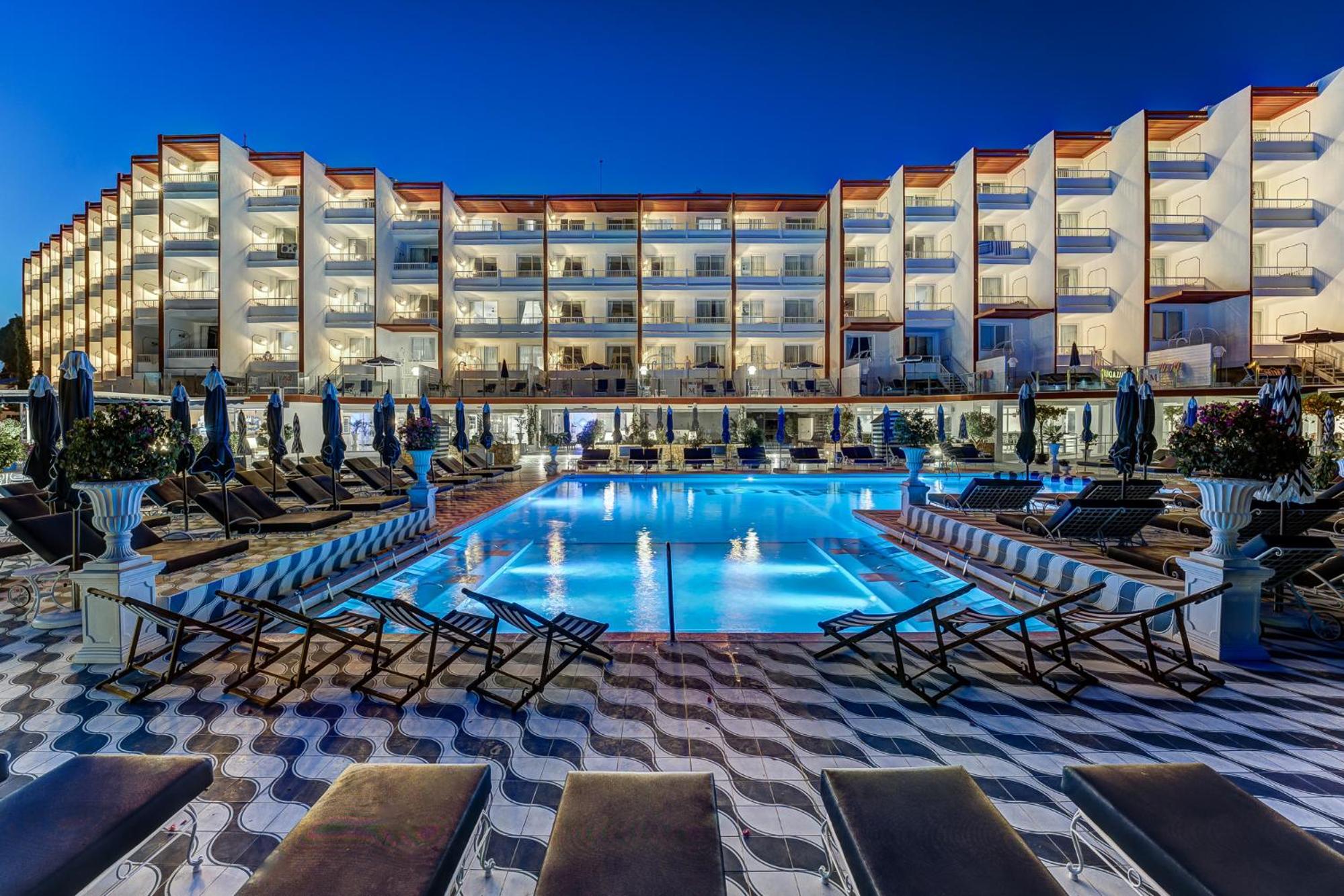 Hotel Mongibello Ibiza 48/49