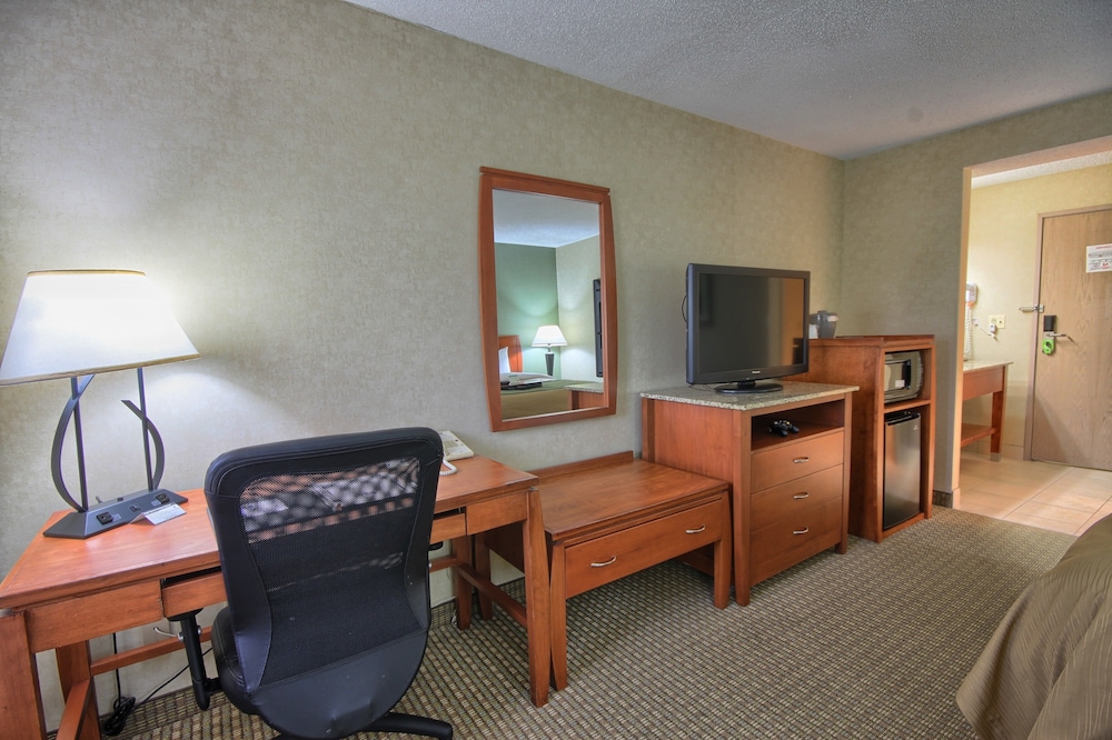 Spark by Hilton Dearborn Detroit 23/31