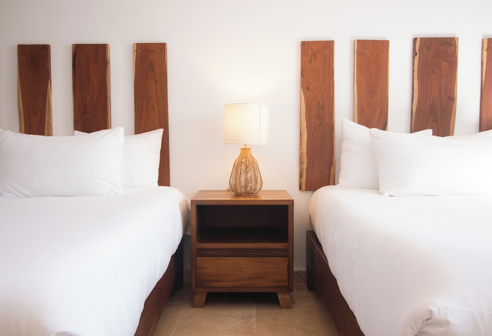 B10 Distinctive Hotel 13/35