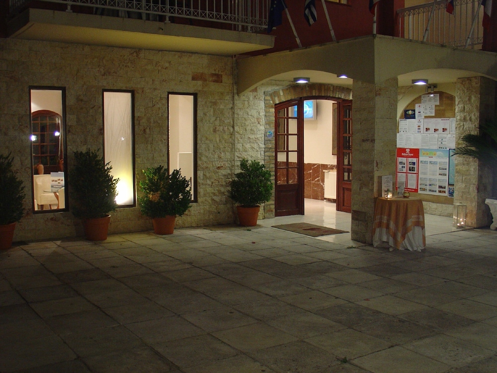 Oasis Hotel in Perama (Ionian Islands)