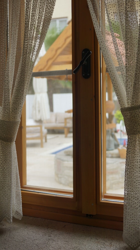 Kugu Urla Otel 18/50