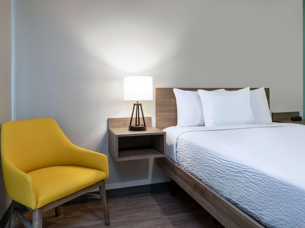 ECHO Suites Extended Stay by Wyndham Springfield Airport PLZ 23/49