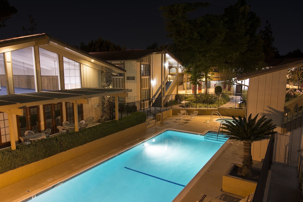 swimming pool spa